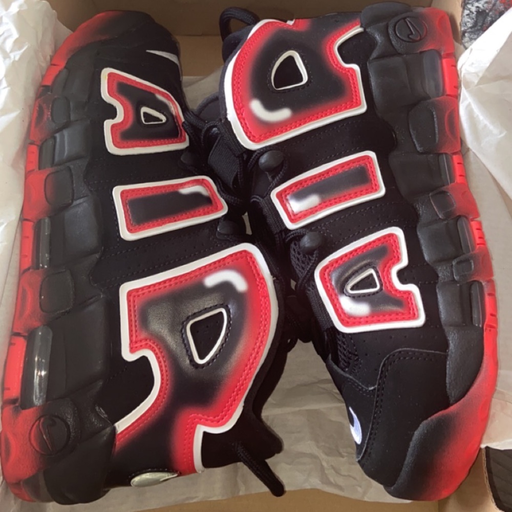 NIKE UPTEMPO, SIZE 8 IN MEN , NEW CONDITION,